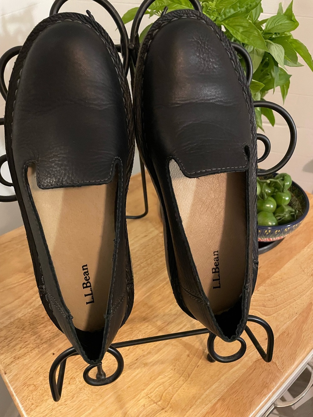 L.L. Bean Women's Black Leather Slip-On Loafers s